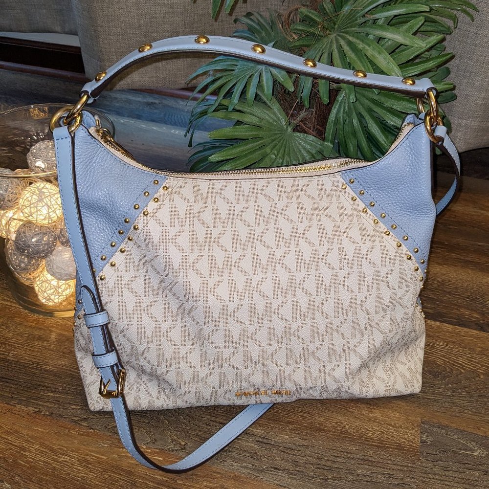 RARE Michael Kors Aria Signature Shoulder Bag. Vanilla & Pale Skye Blue